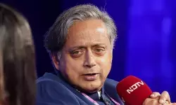 भाजपा के सत्ता परिवर्तन आरोपों पर थरूर का पलटवार, आपातकाल के अंत का दिया उदाहरण भाजपा के सत्ता परिवर्तन आरोपों पर थरूर का पलटवार, आपातकाल के अंत का दिया उदाहरण