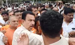 कर्नाटक विधानसभा चुनाव: बेंगलुरु और गडग में कांग्रेस और भाजपा कार्यकर्ताओं के बीच झड़प कर्नाटक विधानसभा चुनाव: बेंगलुरु और गडग में कांग्रेस और भाजपा कार्यकर्ताओं के बीच झड़प