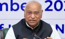 अरुणाचल में झड़पों और बढ़ते व्यापार घाटे पर खड़गे ने केंद्र सरकार को घेरा, बोले- चीन को क्लीन चिट देना बंद करें अरुणाचल में झड़पों और बढ़ते व्यापार घाटे पर खड़गे ने केंद्र सरकार को घेरा, बोले- चीन को क्लीन चिट देना बंद करें