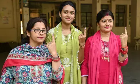 यूपी की 11 एमएलसी सीटों पर मतदान के बीच सपा ने उठाए सवाल, मतदाता सूची से नाम कटने और धमकाने के आरोप