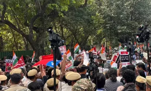 SIR के खिलाफ दिल्ली में प्रदर्शन, 145 संगठनों का समर्थन; बंगला साहिब के आसपास 4 घंटे ट्रैफिक बंद SIR के खिलाफ दिल्ली में प्रदर्शन, 145 संगठनों का समर्थन; बंगला साहिब के आसपास 4 घंटे ट्रैफिक बंद