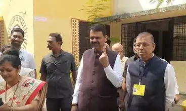 महाराष्ट्र एमएलसी चुनाव : पांच सीटों के लिए मतदान, महायुति और एमवीए ने जीत का दावा किया महाराष्ट्र एमएलसी चुनाव : पांच सीटों के लिए मतदान, महायुति और एमवीए ने जीत का दावा किया