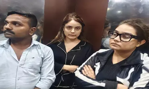 कारोबारी शिवा शर्मा हत्याकांड: मॉडल श्रद्धा दुबे और बहन रश्मि को कोर्ट से झटका, जमानत अर्जी खारिज कारोबारी शिवा शर्मा हत्याकांड: मॉडल श्रद्धा दुबे और बहन रश्मि को कोर्ट से झटका, जमानत अर्जी खारिज