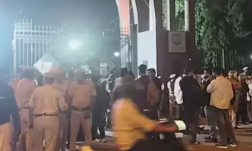जामिया यूनिवर्सिटी में बवाल के बीच इमरान मसूद हिरासत में, फ्री कश्मीर नारों पर सियासत तेज जामिया यूनिवर्सिटी में बवाल के बीच इमरान मसूद हिरासत में, फ्री कश्मीर नारों पर सियासत तेज