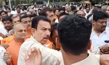 कर्नाटक विधानसभा चुनाव: बेंगलुरु और गडग में कांग्रेस और भाजपा कार्यकर्ताओं के बीच झड़प