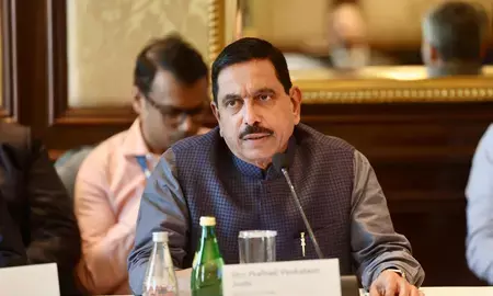 आरएसएस रूट मार्च कोई नई बात नहीं, खड़गे राजनीति बंद करें : प्रह्लाद जोशी