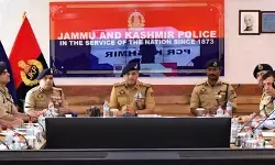 कश्मीर में अपराध मामलों के जल्द निपटारे और शीतकालीन तैयारियों पर जोर, आईजीपी सुजीत कुमार ने अधिकारियों को दिए निर्देश कश्मीर में अपराध मामलों के जल्द निपटारे और शीतकालीन तैयारियों पर जोर, आईजीपी सुजीत कुमार ने अधिकारियों को दिए निर्देश