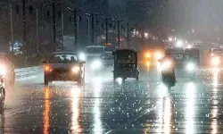 मौसम का बड़ा उलटफेर! दिल्ली-UP में ओले गिरे, ठंडी हवाओं ने बढ़ाई कंपकंपी
