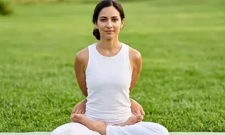 बद्ध पद्मासन : पाचन से लेकर रीढ़ तक के लिए है रामबाण बद्ध पद्मासन : पाचन से लेकर रीढ़ तक के लिए है रामबाण