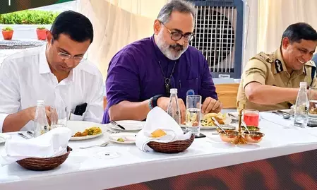 केरल में राज्यपाल आवास के भोजन विवाद पर राजीव चंद्रशेखर का कांग्रेस पर निशाना, बोले- मूर्खता की हद पार कर चुकी है ये पार्टी केरल में राज्यपाल आवास के भोजन विवाद पर राजीव चंद्रशेखर का कांग्रेस पर निशाना, बोले- मूर्खता की हद पार कर चुकी है ये पार्टी