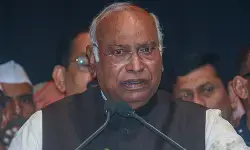 खड़गे के विवादित बयान पर भड़के भाजपा शासित राज्यों के मुख्यमंत्री, कांग्रेस अध्यक्ष से की माफी की मांग खड़गे के विवादित बयान पर भड़के भाजपा शासित राज्यों के मुख्यमंत्री, कांग्रेस अध्यक्ष से की माफी की मांग