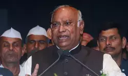 पीएम मोदी के पिता पर टिप्पणी को लेकर खड़गे के खिलाफ पटना में शिकायत दर्ज पीएम मोदी के पिता पर टिप्पणी को लेकर खड़गे के खिलाफ पटना में शिकायत दर्ज