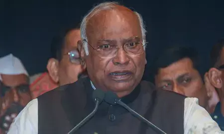 खड़गे के विवादित बयान पर भड़के भाजपा शासित राज्यों के मुख्यमंत्री, कांग्रेस अध्यक्ष से की माफी की मांग
