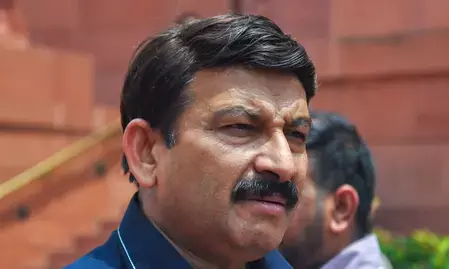 फारूक अब्दुल्ला के बयान पर मनोज तिवारी का पलटवार, बोले- भारत की एकता एवं अखंडता के साथ कोई समझौता नहीं