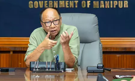 मणिपुर: मुख्यमंत्री खेमचंद ने कांगपोकपी स्थित सिनाई सोओ शिविर का दौरा किया