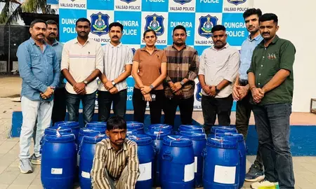 गुजरात पुलिस ने फ्लैट पर छापा मारा, 1.21 करोड़ रुपए मूल्य का 243 किलोग्राम नशीला पदार्थ जब्त किया