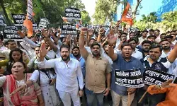 खरगे की टिप्पणी के खिलाफ दिल्ली में भाजपा का प्रदर्शन, हर्ष मल्होत्रा समेत कई नेता हिरासत में खरगे की टिप्पणी के खिलाफ दिल्ली में भाजपा का प्रदर्शन, हर्ष मल्होत्रा समेत कई नेता हिरासत में