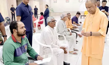 जनता दर्शन : सीएम योगी ने जमीन कब्जे के मामलों में कठोर कानूनी कार्रवाई के दिए निर्देश जनता दर्शन : सीएम योगी ने जमीन कब्जे के मामलों में कठोर कानूनी कार्रवाई के दिए निर्देश