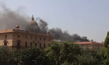 दिल्ली के नॉर्थ ब्लॉक में लगी आग पर पाया गया काबू, कोई हताहत नहीं; दमकल की गाड़ियों ने समय रहते पाया नियंत्रण दिल्ली के नॉर्थ ब्लॉक में लगी आग पर पाया गया काबू, कोई हताहत नहीं; दमकल की गाड़ियों ने समय रहते पाया नियंत्रण