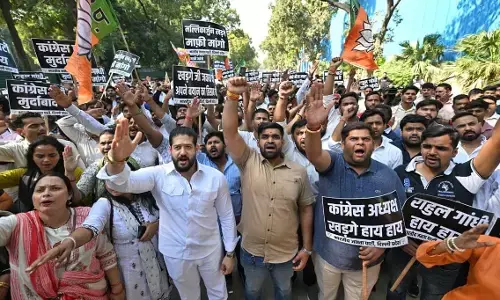 खरगे की टिप्पणी के खिलाफ दिल्ली में भाजपा का प्रदर्शन, हर्ष मल्होत्रा समेत कई नेता हिरासत में खरगे की टिप्पणी के खिलाफ दिल्ली में भाजपा का प्रदर्शन, हर्ष मल्होत्रा समेत कई नेता हिरासत में