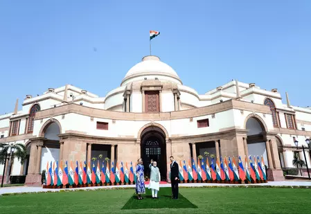 हैदराबाद हाउस में PM मोदी और लिकटेंस्टाइन के प्रिंस एलोइस की द्विपक्षीय वार्ता, व्यापार और तकनीक में सहयोग बढ़ाने पर जोर हैदराबाद हाउस में PM मोदी और लिकटेंस्टाइन के प्रिंस एलोइस की द्विपक्षीय वार्ता, व्यापार और तकनीक में सहयोग बढ़ाने पर जोर