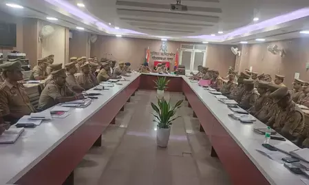 त्योहारों को लेकर नोएडा पुलिस अलर्ट, संवेदनशील इलाकों में बढ़ेगी गश्त; सोशल मीडिया पर रहेगी नजर त्योहारों को लेकर नोएडा पुलिस अलर्ट, संवेदनशील इलाकों में बढ़ेगी गश्त; सोशल मीडिया पर रहेगी नजर