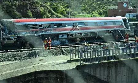 स्पेन में भीषण रेल हादसा, 46 लोगों की मौत स्पेन में भीषण रेल हादसा, 46 लोगों की मौत