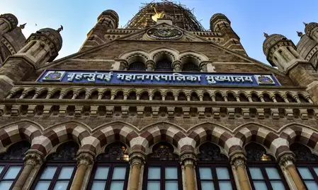 मुंबई: दीपावली से पहले BMC कर्मचारियों को बड़ा तोहफा, ₹33,000 बोनस का ऐलान मुंबई: दीपावली से पहले BMC कर्मचारियों को बड़ा तोहफा, ₹33,000 बोनस का ऐलान