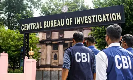 सीबीआई ने मुंबई में 15 लाख रुपए की रिश्वत लेने के आरोप में आयकर निरीक्षक को गिरफ्तार किया सीबीआई ने मुंबई में 15 लाख रुपए की रिश्वत लेने के आरोप में आयकर निरीक्षक को गिरफ्तार किया