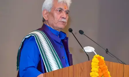 जम्मू-कश्मीर : एलजी सिन्हा ने 8 मंत्रियों को बांटे विभाग, सीएम के पास बाकी महकमे जम्मू-कश्मीर : एलजी सिन्हा ने 8 मंत्रियों को बांटे विभाग, सीएम के पास बाकी महकमे