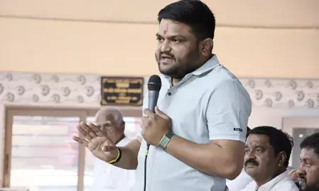 बैलेट पेपर से हुए चुनाव में भी कांग्रेस को नहीं मिली जीत, हार्दिक पटेल का तंज बैलेट पेपर से हुए चुनाव में भी कांग्रेस को नहीं मिली जीत, हार्दिक पटेल का तंज