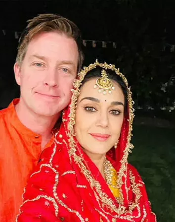 अमेरिका में करवा चौथ मना रहीं प्रीति जिंटा अमेरिका में करवा चौथ मना रहीं प्रीति जिंटा