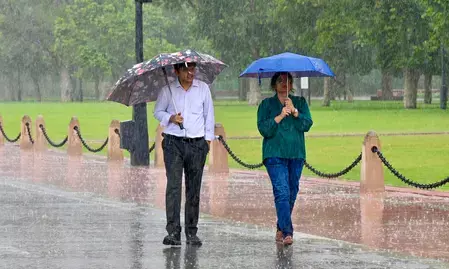 दिल्ली-एनसीआर में बदला मौसम का मिजाज दिल्ली-एनसीआर में बदला मौसम का मिजाज