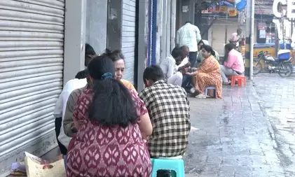 करवा चौथ पर लाजपत नगर में उमड़ी भीड़ करवा चौथ पर लाजपत नगर में उमड़ी भीड़