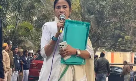 आई-पैक छापेमारी विवाद: सुप्रीम कोर्ट ने ममता बनर्जी के खिलाफ सीबीआई जांच की ईडी की मांग पर सुरक्षित रखा फैसला