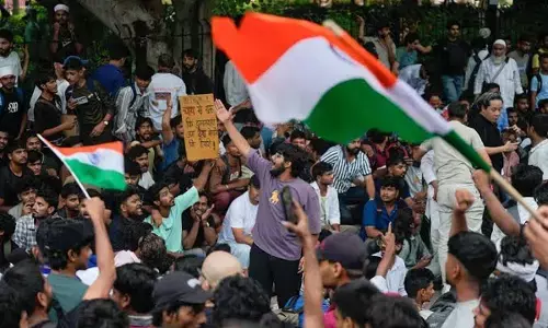 सड़कों पर ज़बरन चुप्पी करवाने पर जनता की सहमति नहीं होगी