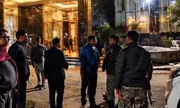 हजारीबाग में होटल पर ताबड़तोड़ फायरिंग: कुख्यात गैंगस्टर राहुल दुबे ने ली जिम्मेदारी, कोयला कारोबारियों को दी धमकी हजारीबाग में होटल पर ताबड़तोड़ फायरिंग: कुख्यात गैंगस्टर राहुल दुबे ने ली जिम्मेदारी, कोयला कारोबारियों को दी धमकी
