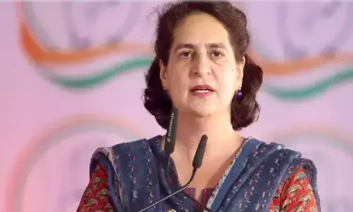 चक्रवात अर्नब का कहर: आंध्र प्रदेश और ओडिशा में बाढ़ से मची तबाही, किसानों की फसलें बर्बाद; प्रियंका गांधी ने की कांग्रेसियों से मदद की अपील चक्रवात अर्नब का कहर: आंध्र प्रदेश और ओडिशा में बाढ़ से मची तबाही, किसानों की फसलें बर्बाद; प्रियंका गांधी ने की कांग्रेसियों से मदद की अपील