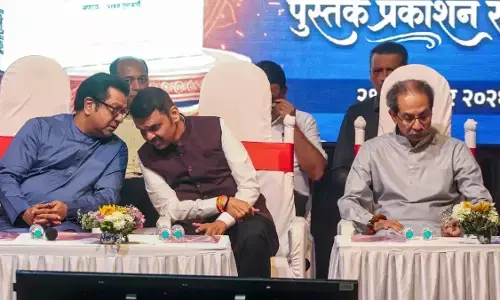 Maharashtra Politics: एक मंच पर फडणवीस, उद्धव और राज ठाकरे, 2019 की याद दिलाकर CM ने ली चुटकी