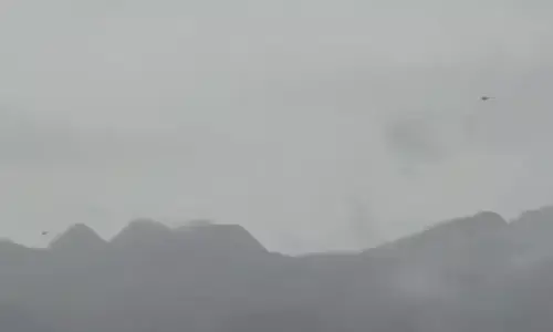 बदरीनाथ धाम से लौट रहा हेलीकॉप्टर क्रैश, पायलट समेत 6 लोग थे सवार; रेस्क्यू ऑपरेशन शुरू बदरीनाथ धाम से लौट रहा हेलीकॉप्टर क्रैश, पायलट समेत 6 लोग थे सवार; रेस्क्यू ऑपरेशन शुरू