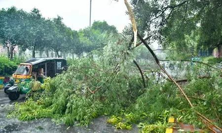 अर्नब के बाद राहत की उम्मीद, नुकसान का आंकलन करने आज पहुंचेगा केंद्र अर्नब के बाद राहत की उम्मीद, नुकसान का आंकलन करने आज पहुंचेगा केंद्र