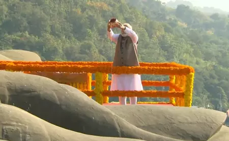 राष्ट्रीय एकता दिवस: PM मोदी ने स्टैच्यू ऑफ यूनिटी पर सरदार पटेल को अर्पित की पुष्पांजलि, एकता नगर के लिए ₹400 करोड़ से अधिक की योजनाओं का किया शुभारंभ राष्ट्रीय एकता दिवस: PM मोदी ने स्टैच्यू ऑफ यूनिटी पर सरदार पटेल को अर्पित की पुष्पांजलि, एकता नगर के लिए ₹400 करोड़ से अधिक की योजनाओं का किया शुभारंभ