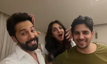 वरुण धवन ने शेयर की सिद्धार्थ और कियारा के साथ फोटो वरुण धवन ने शेयर की सिद्धार्थ और कियारा के साथ फोटो