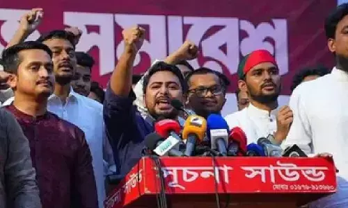 बांग्लादेश में फिर गूंजे भारत विरोधी नारे, तारिक रहमान सरकार के खिलाफ सड़कों पर उतरे प्रदर्शनकारी बांग्लादेश में फिर गूंजे भारत विरोधी नारे, तारिक रहमान सरकार के खिलाफ सड़कों पर उतरे प्रदर्शनकारी