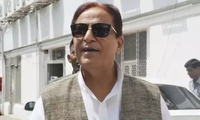 यूपी की राजनीति में हलचल! जेल से रिहा होते ही आजम खां और अब्दुल्ला आजम को ईडी ने हिरासत में लिया यूपी की राजनीति में हलचल! जेल से रिहा होते ही आजम खां और अब्दुल्ला आजम को ईडी ने हिरासत में लिया